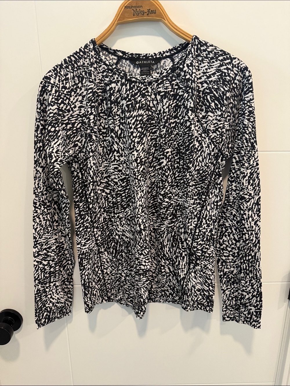 Athleta Black & White Abstract-Print Long Sleeve Top